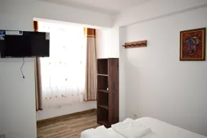 Elegant Family Apartment 5 - Image 2