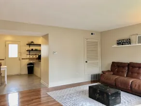 Duplex Home Centrally Located in Quiet Area - Image 2