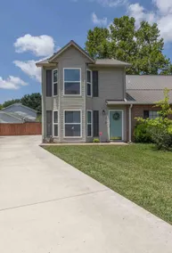 Clean, beautiful, & comfy home - Image 2