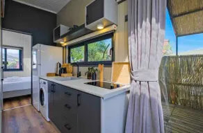 A spacious bungalow offering sea and beach comfort - Image 4