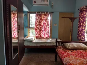 Entire bungalow with AC and parking for 3-4 cars - Image 4