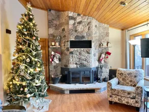 Dog Friendly| Lake| Fire Place| Ice Fish| Arcade - Image 2