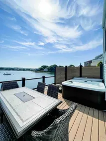 Waterfront Oasis minutes from Newport w/ hot tub! - Image 3