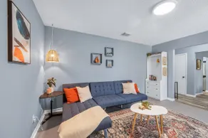 Cozy Cottage at Meadows Place. - Image 5