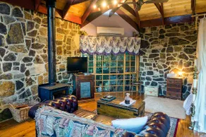 Owl's Croft - CBD view, gas fireplace, SPA - Image 4
