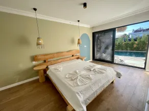 Beach house with pool in Fethiye - Image 5