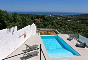 Modern villa with infinity pool close to the sea - Image 4