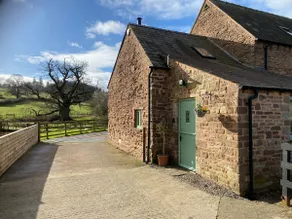 Oaklands Cottage on a rural farm - Image 4
