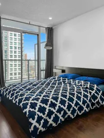 Spacious Luxury Condo w. Free Parking in Toronto! - Image 2