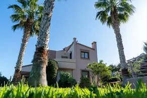 Modern house with sea view - Image 4