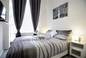 LEA APARTMENT - FREE PARKING in front for 2 cars - Image 4