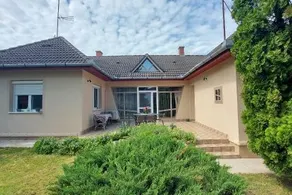 Vintage apartment in Hajdúszoboszló. 500 meters from the bath, family house. Bakery, abc, tobacco shop right next door. - Image 2
