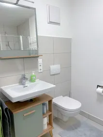 Nice apartment with free parking - Image 4