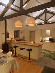 Stunning Barn private hot tub Malvern & Worcester Sleeps 6 - Image 2