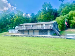 Hillside Getaway Near Hershey (3 Bed/3 Bath+Pool) - Image 2