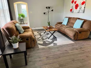 Cozy Updated Cottage Style Home near Historic distric in Middletown - Image 3