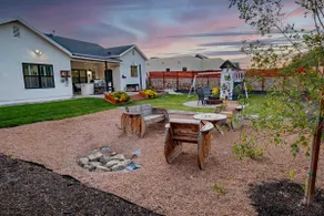Farmhouse Getaway BBQ area/Large Backyard/Theater - Image 2
