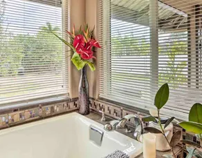 Ruhiges privates Studio mit Badewanne, TV & WLAN - Image 5