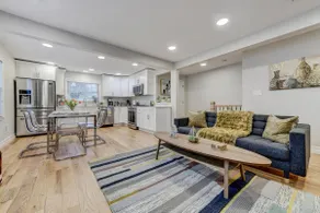 Cozy Downtown 1BR w/ Parking - Image 2