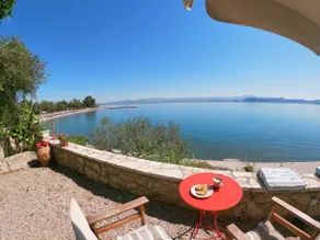 KIVERI 1876 traditional seafront cottage - Image 3