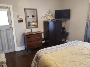 Three Cedars - Guest Room with Private entrance. - Image 3