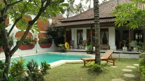 Luxury villa with swimming pool and staff - Image 3