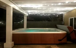 Remodeled home steps from the Beach - 6 person hot - Image 4