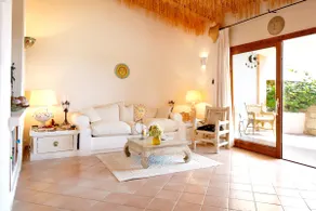 Charming villa with sea view - Image 3