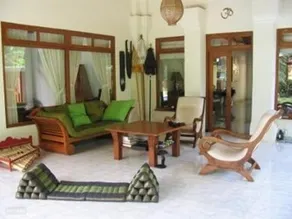 Luxury villa with swimming pool and staff - Image 4