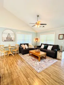 *Daze Off 3BR w/Hot Tub Beach•Concerts• Downtown - Image 5