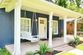 Downtown Dweller: Denison 3BDRM near Main St - Image 5