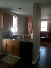 Beautifully renovated three bedroom - Image 5