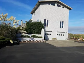 Beach Front Retreat with Amazing Ocean Views - Image 3