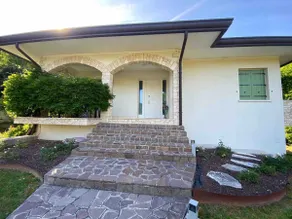 Welc-ōM Luxury Hillside Retreat - Image 2