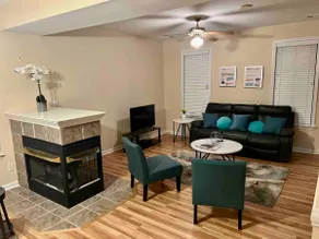 Downtown Retreat~With Worry Free Parking! - Image 2