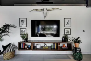 Hip Designer Loft | Walk to 6th Street & Rainey - Image 2