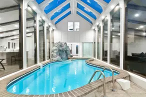 Hamptons Vacation Home Near Shinnecock Hills Golf Club. Pool & Water Access - Image 2