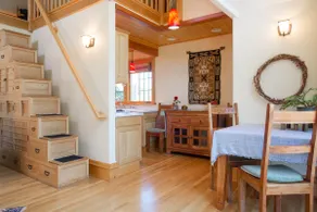 Victorian Garden Carriage House - Image 3