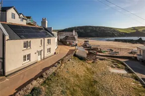 Lovely Beach front cottage, Hope Cove, South Devon - Image 2