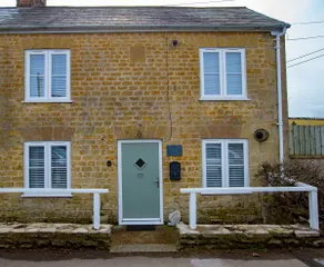 Luxury Dorset Cottage 15 Mins to Jurassic Coast, Walk to Beaminster - Image 2