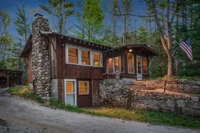 Hideaway next to the woods & 5 min walk to town! - Image 3