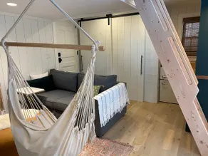 Beautiful, Unique, & Cozy Cedar Flat - Image 3