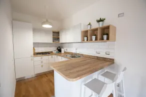 Bay View Apartment - Image 4