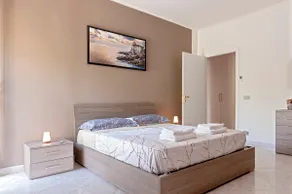 FREE PARKING ★★★★★ Elegant Apartment with Suite - Image 2