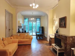 Bright 1BR with terrace near Montgomery - Image 2