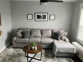 Newly renovated,Amazing Location,private parking - Image 2