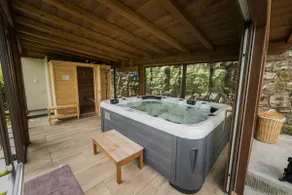 Breathtaking view, swimming pool, hot tub and sauna - Image 4