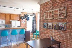 Double Master Unit in Gorgeous Victorian Mansion - Image 4