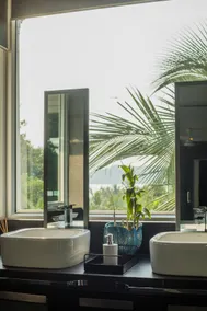 SEA VIEW DUPLEX APT with PVT JACUZZI & STEAM ROOM - Image 5