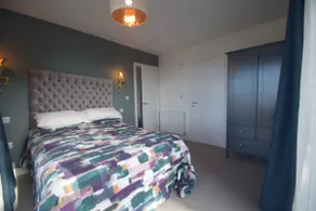 Sea views stylish flat with garden - Image 2